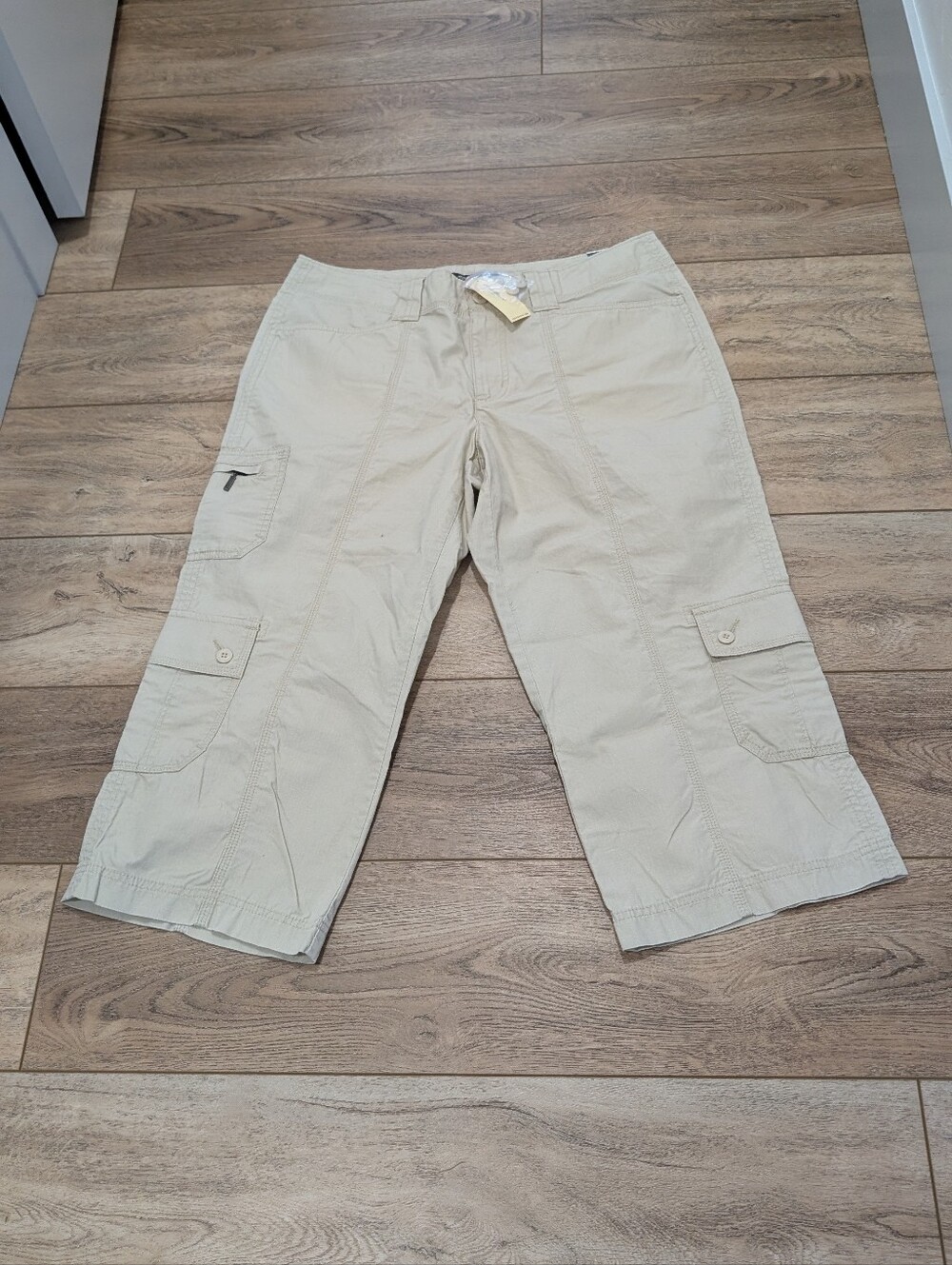 Women's Lightweight Cargo Capris — Cream